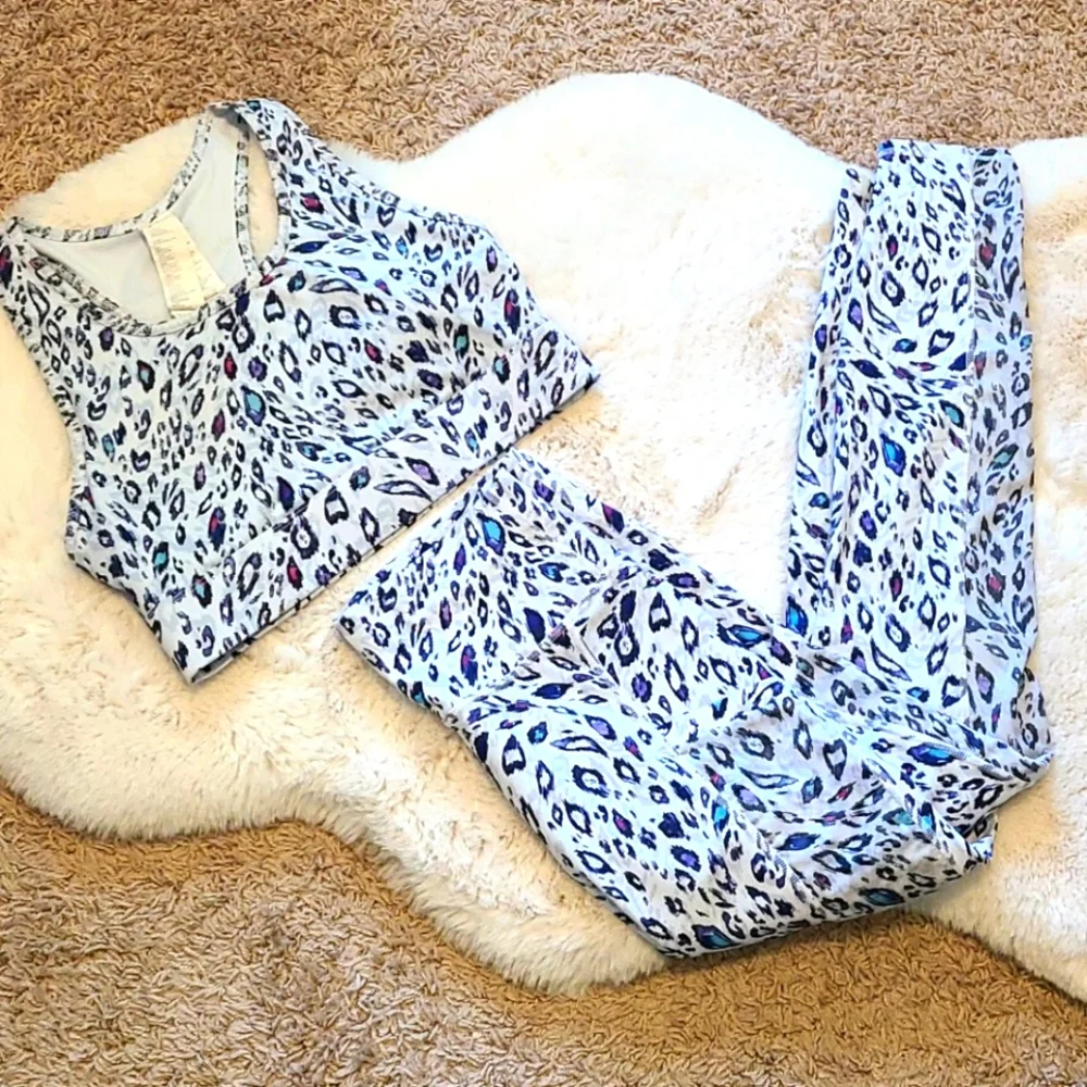 Fabletics White Leopard Set Medium - Picture 3 of 9